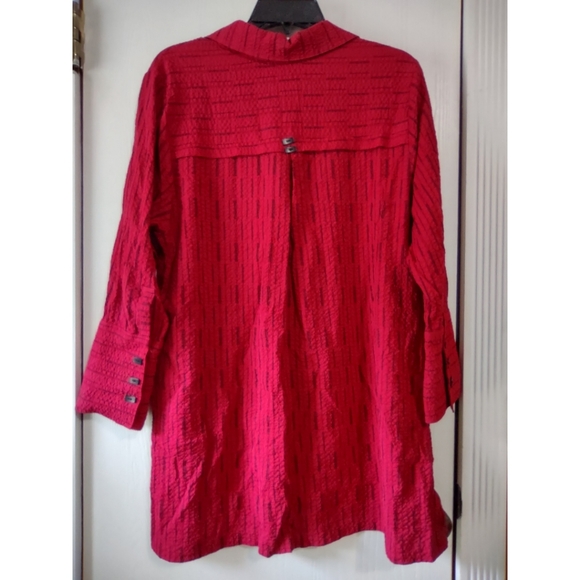 Red Habitat Top - Picture 2 of 4